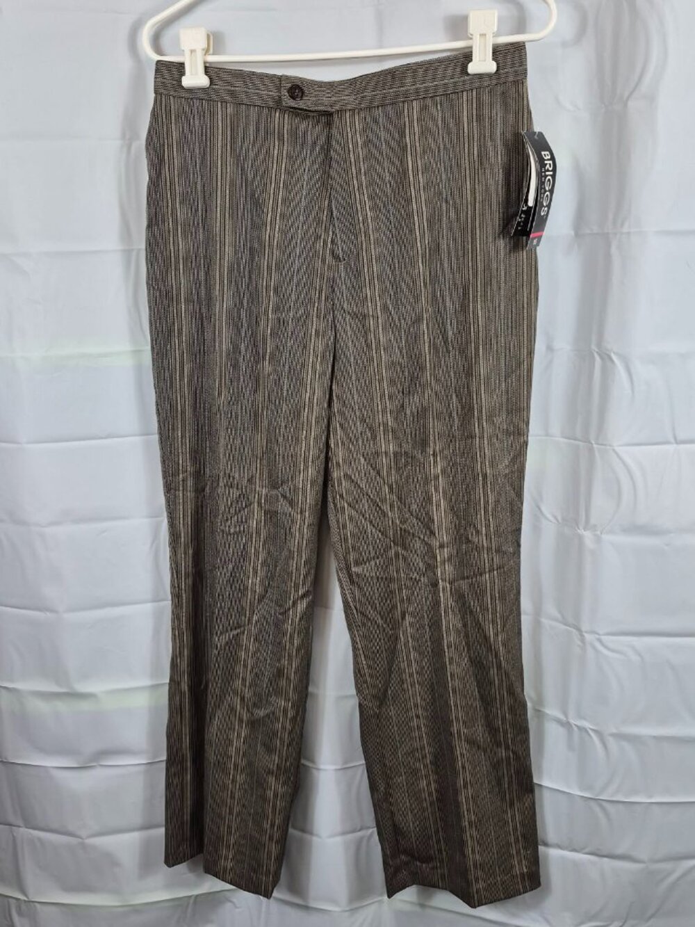 Briggs New York Size 10 Short Striped Pants
